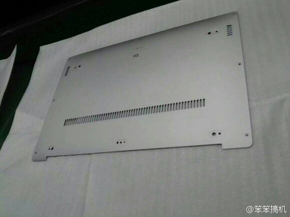 小米筆記本？看樣子面板是鋁模具